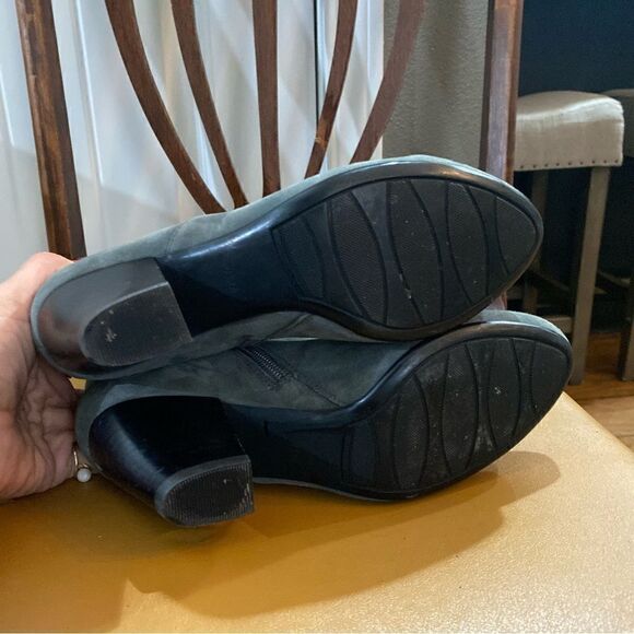 Vaneli Gray Suede Button Booties Round Toe - Picture 8 of 12